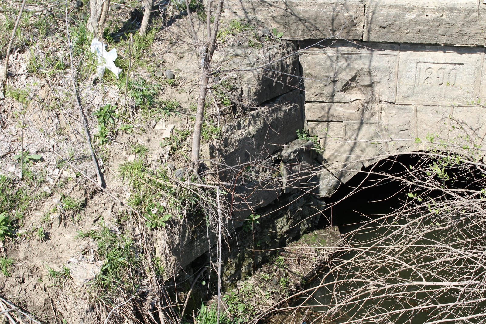 Southeast wing wall
